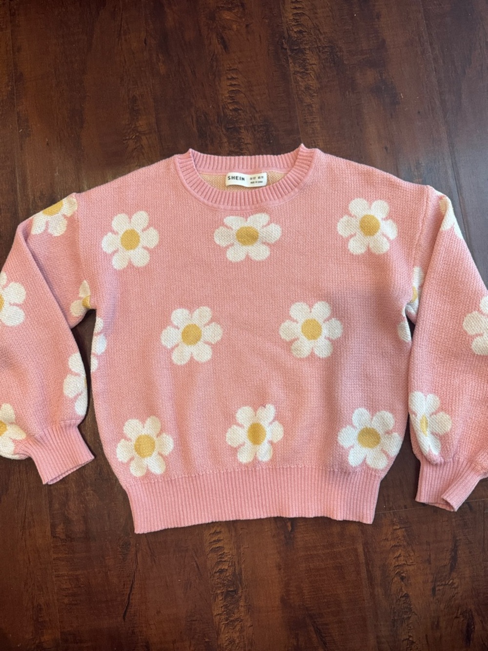 SHEIN Kids Girls Pink Crewneck Sweater with White & Yellow Daisy Pattern